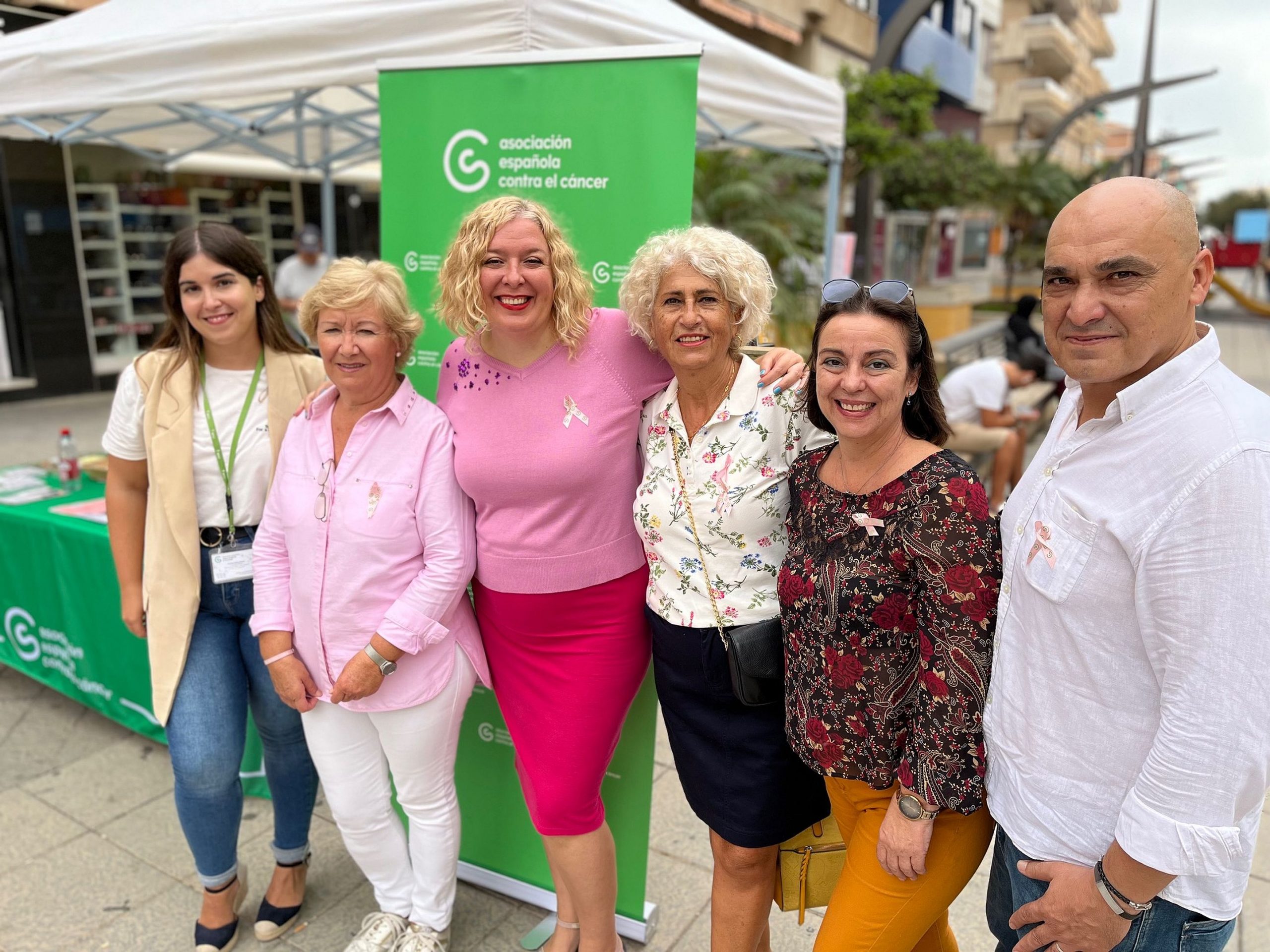 El PSOE de Motril apoya a la delegación local de la AECC en el Día Contra el Cáncer de Mama
