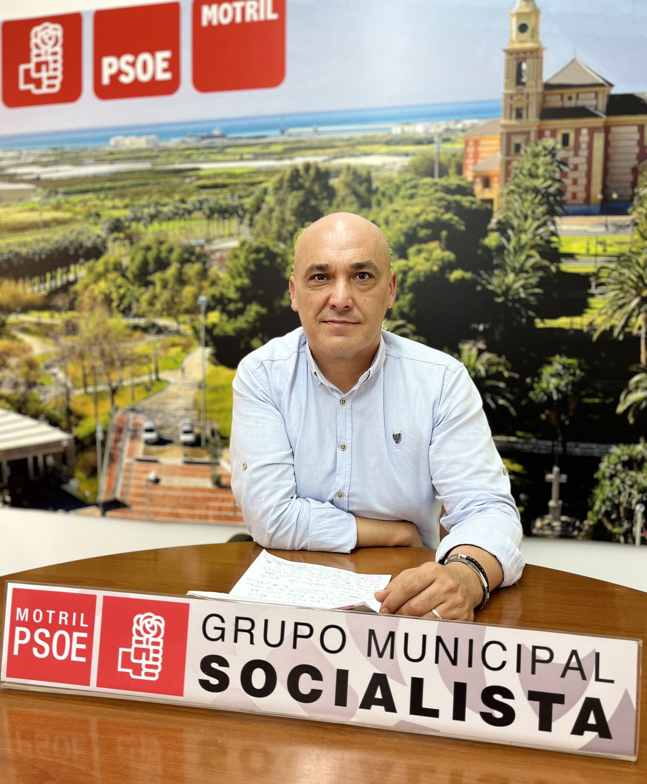 El PSOE pide a la alcaldesa, ahora que está en Madrid, que reclame a Juanma Moreno la contratación de los sanitarios que faltan en los ambulatorios y el Hospital de Motril