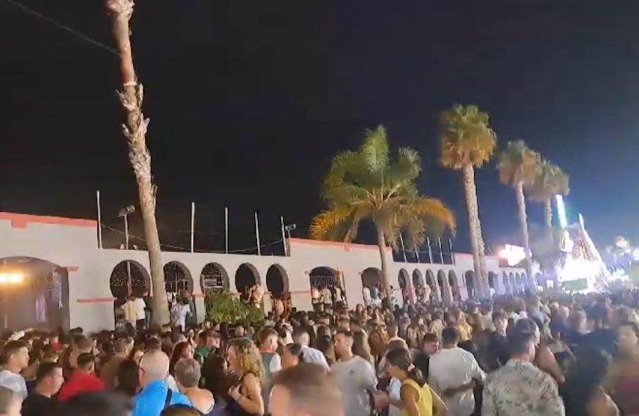 El PSOE critica la mala organización del concierto de Omar Montes, que se salda con más de 20 personas atendidas por golpes de calor o magulladuras por los apelotonamientos